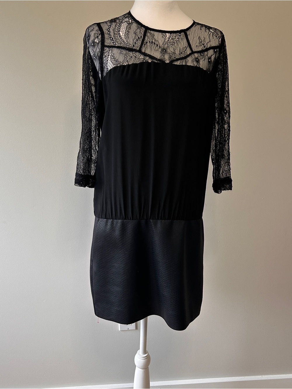 cinq à sept Women’s Size 6 Black Dress Lace Silk LBD Little Black Dress Pockets